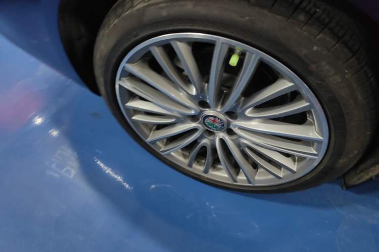Used Alfa Romeo Giulia 2017 2.0T 200HP Luxury Edition Right Rear Wheel Hub