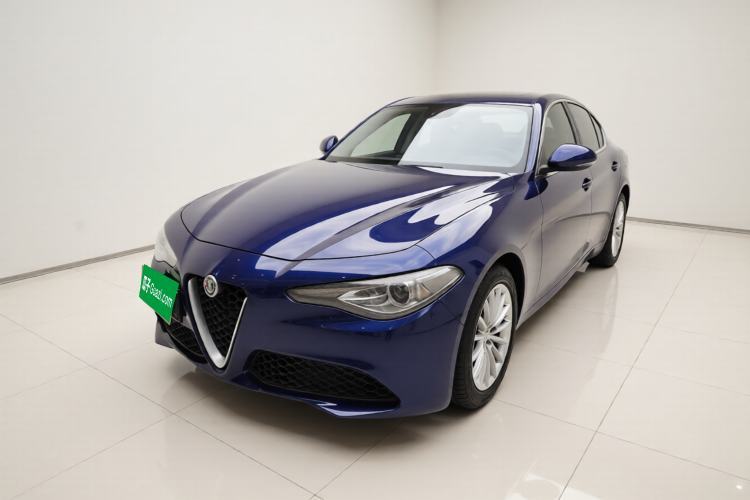 Używany Alfa Romeo Giulia 2017 2.0T 200HP Elite Edition Guazi used car, China used car export, Used car for sale, Used cars, Cheapest cars for sale