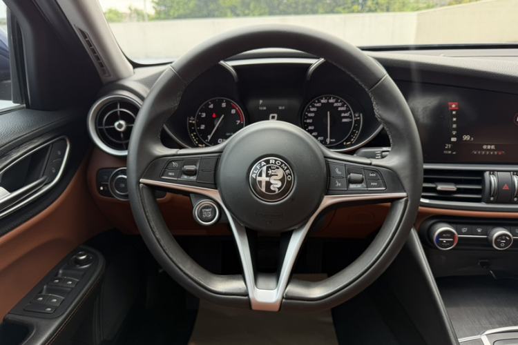 Used Alfa Romeo Giulia 2017 2.0T 200HP Elite Edition Steering Wheel