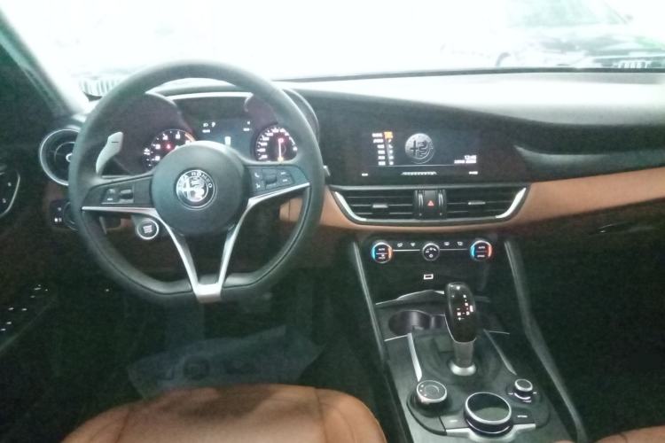 Used Alfa Romeo Giulia 2017 2.0T 280HP Luxury Edition Steering Wheel