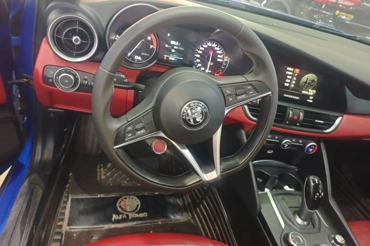 Used Alfa Romeo Giulia 2017 2.0T 200HP Elite Edition Steering Wheel