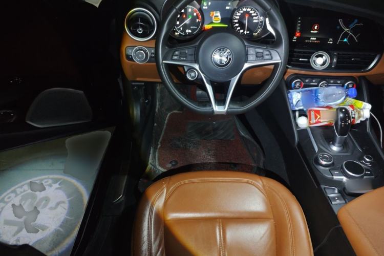 Used Alfa Romeo Giulia 2017 2.0T 280HP Luxury Edition Steering Wheel