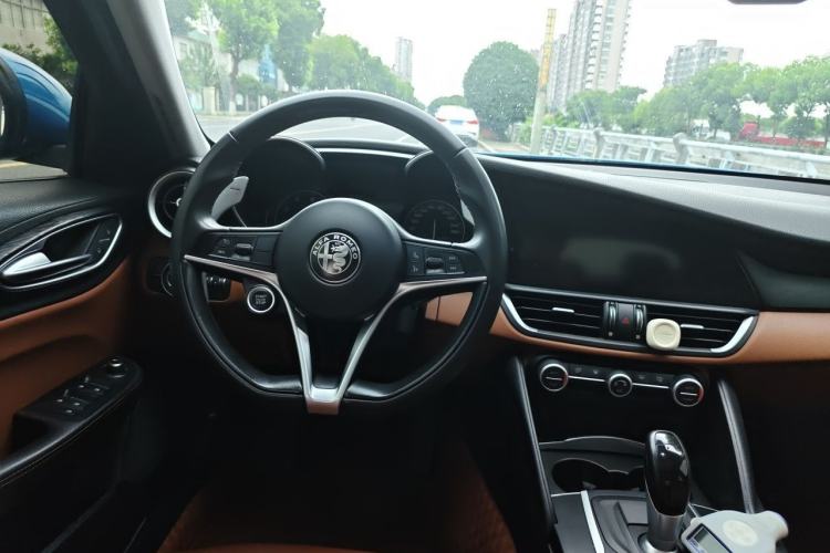 Used Alfa Romeo Giulia 2017 2.0T 280HP Luxury Edition Steering Wheel