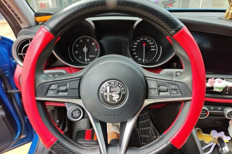 Used Alfa Romeo Giulia 2017 2.0T 200HP Elite Edition Steering Wheel