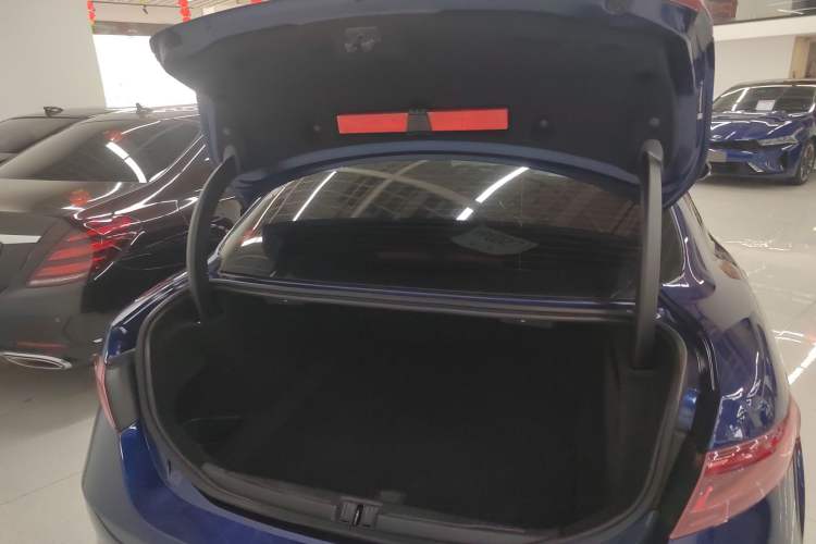 Used Alfa Romeo Giulia 2017 2.0T 280HP Luxury Edition Trunk