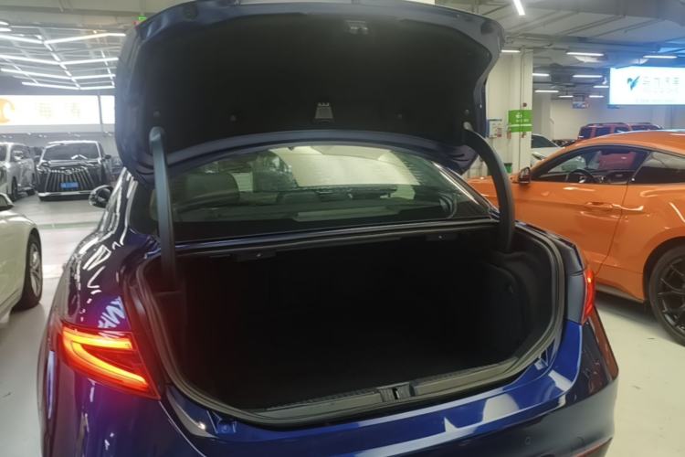 Used Alfa Romeo Giulia 2017 2.0T 200HP Luxury Edition Trunk