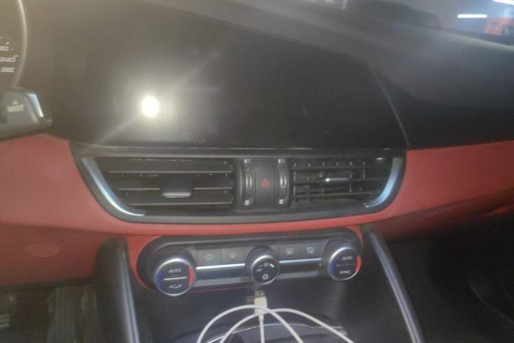 Used Alfa Romeo Giulia 2017 2.0T 200HP Elite Edition Audio And AC Panel