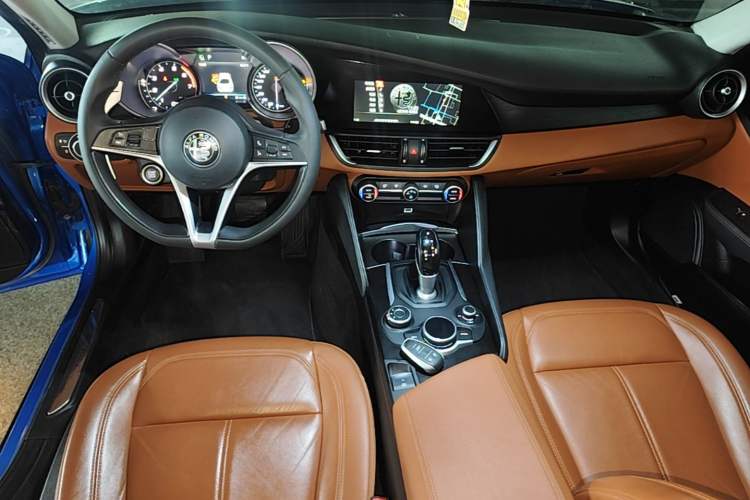 Used Alfa Romeo Giulia 2017 2.0T 280HP Luxury Edition Audio And AC Panel