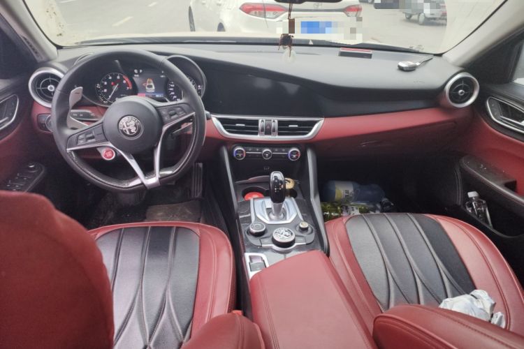 Used Alfa Romeo Giulia 2017 2.0T 280HP Luxury Edition Center Console