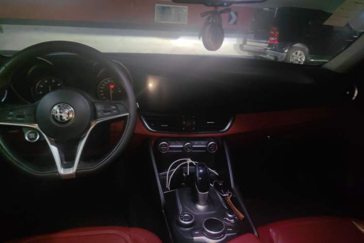 Used Alfa Romeo Giulia 2017 2.0T 200HP Elite Edition Center Console
