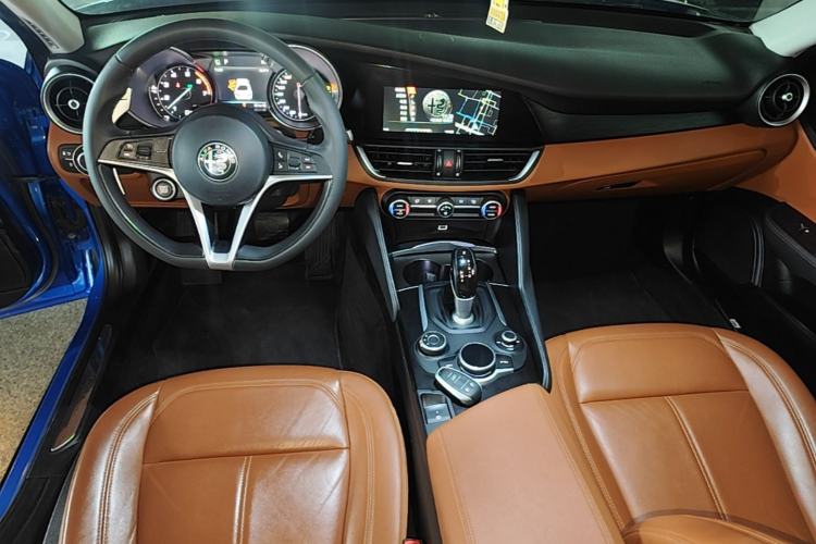 Used Alfa Romeo Giulia 2017 2.0T 280HP Luxury Edition Center Console