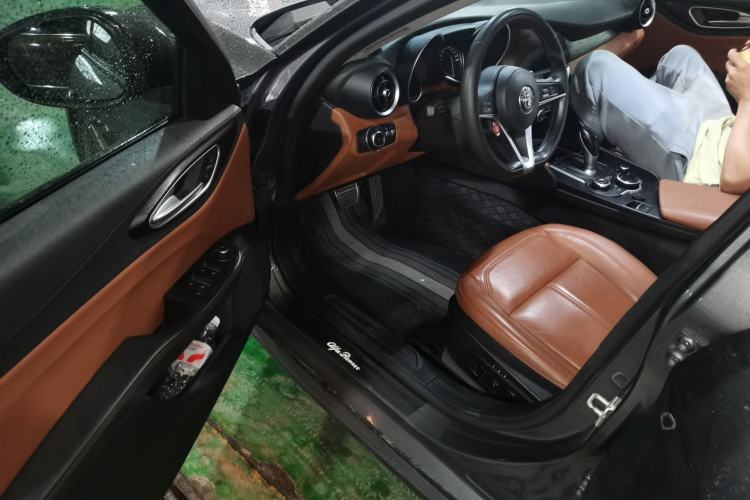 Used Alfa Romeo Giulia 2017 2.0T 200HP Elite Edition Driver Seat