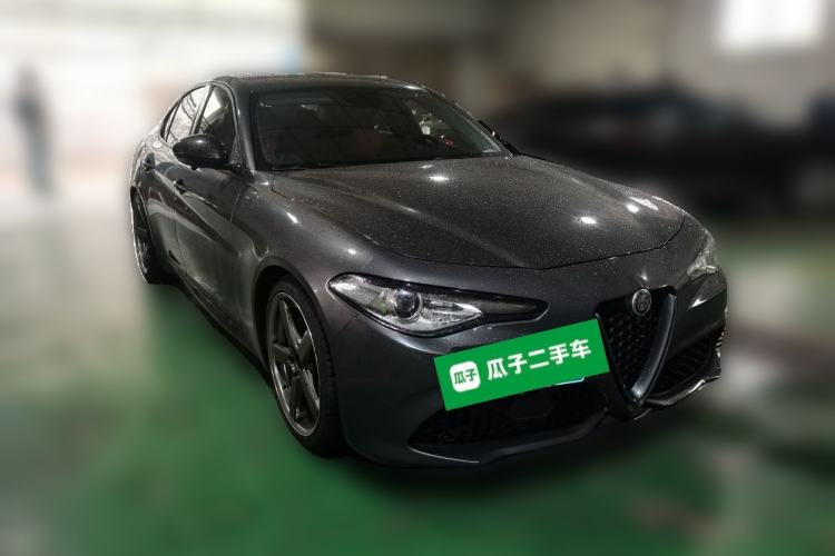 Used Alfa Romeo Giulia 2017 2.0T 200HP Elite Edition Front Right 45 Deg