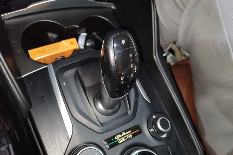 Used Alfa Romeo Giulia 2017 2.0T 200HP Elite Edition Gear Lever