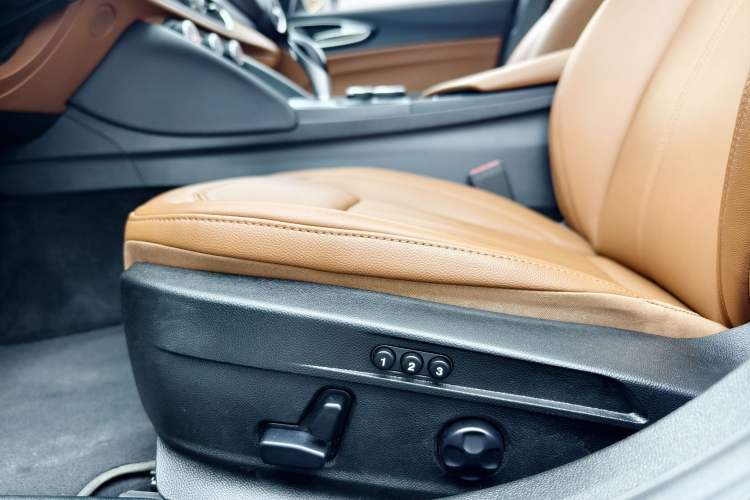 Used Alfa Romeo Giulia 2017 2.0T 200HP Luxury Edition Interior 8
