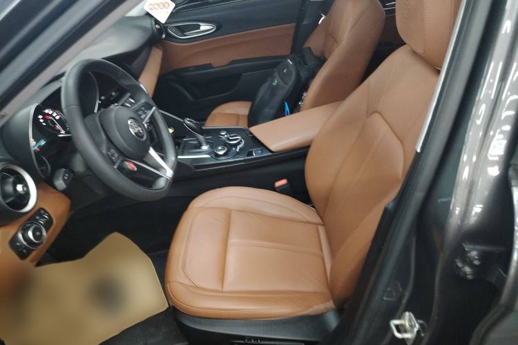 Used Alfa Romeo Giulia 2017 2.0T 200HP Luxury Edition Left Front Seat
