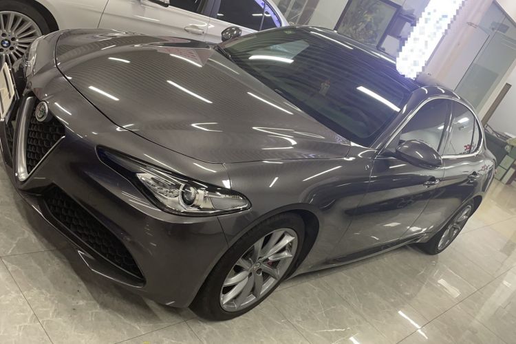 Used Alfa Romeo Giulia 2017 2.0T 200HP Luxury Edition Left Side