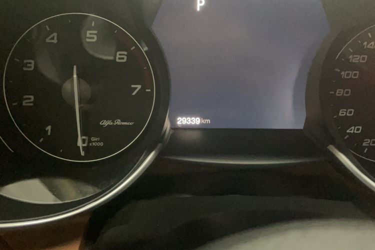 Used Alfa Romeo Giulia 2017 2.0T 200HP Luxury Edition Odometer Close Up