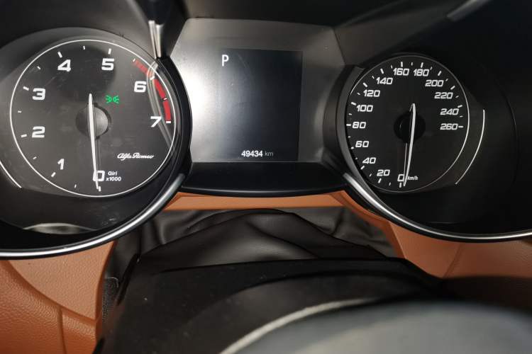 Used Alfa Romeo Giulia 2017 2.0T 200HP Elite Edition Odometer Close Up