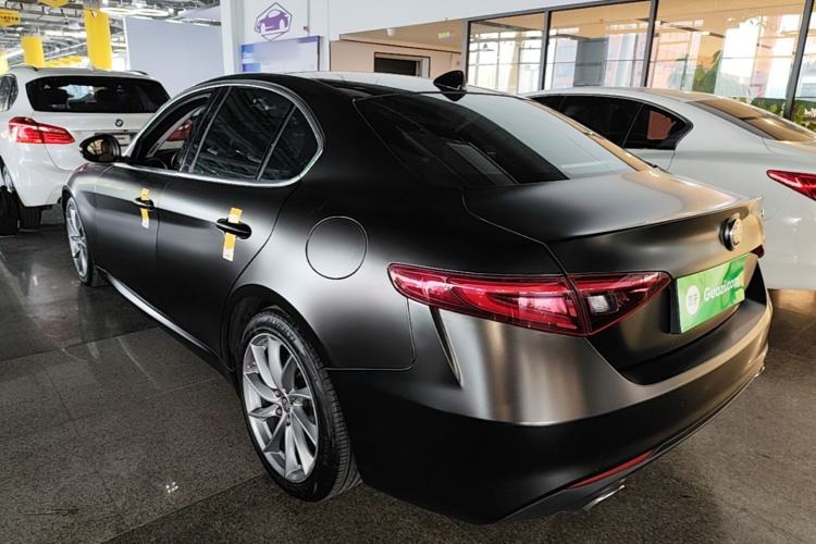 Used Alfa Romeo Giulia 2017 2.0T 280HP Luxury Edition Rear Left 45 Deg