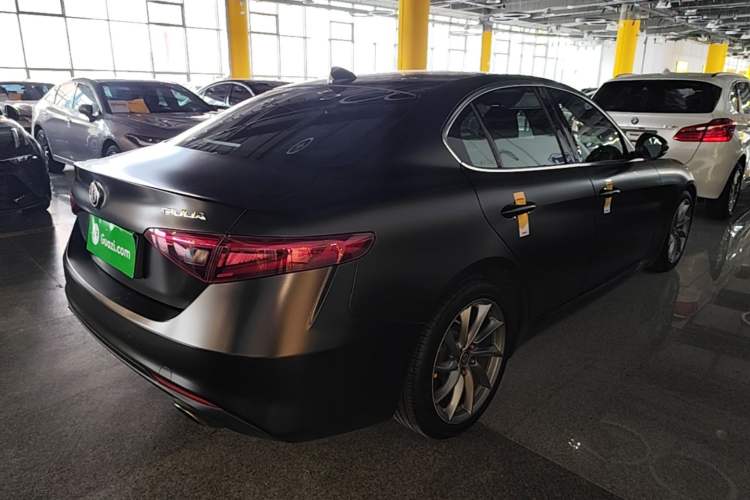 Used Alfa Romeo Giulia 2017 2.0T 280HP Luxury Edition Rear Right 45 Deg