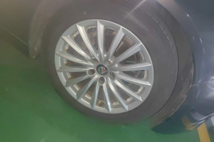Used Alfa Romeo Giulia 2017 2.0T 200HP Elite Edition Right Front Wheel Hub