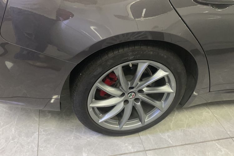 Used Alfa Romeo Giulia 2017 2.0T 200HP Luxury Edition Right Rear Wheel Hub