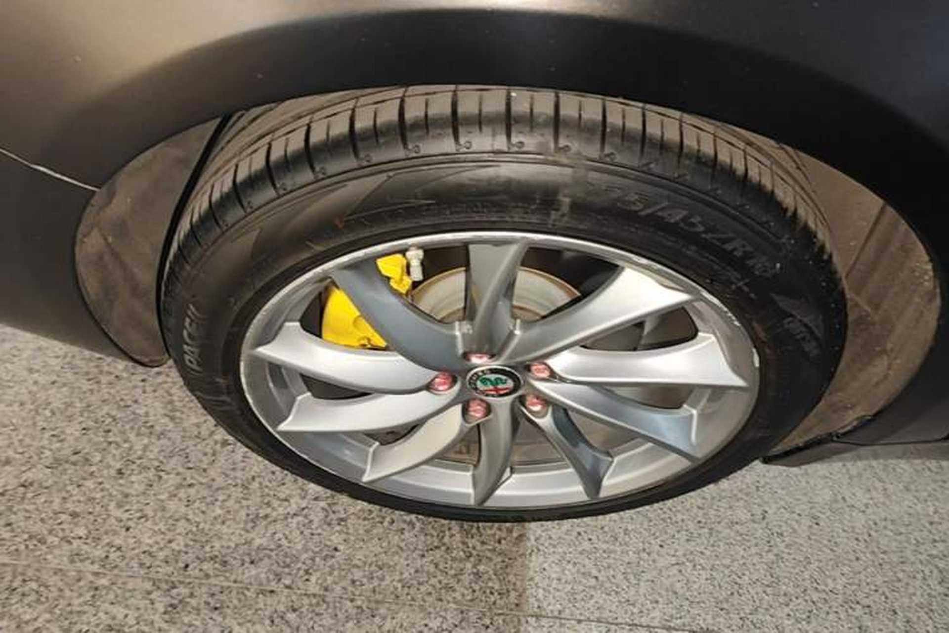 Used Alfa Romeo Giulia 2017 2.0T 280HP Luxury Edition Right Rear Wheel Hub
