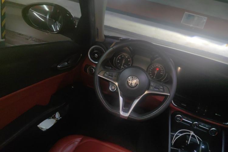 Used Alfa Romeo Giulia 2017 2.0T 200HP Elite Edition Steering Wheel