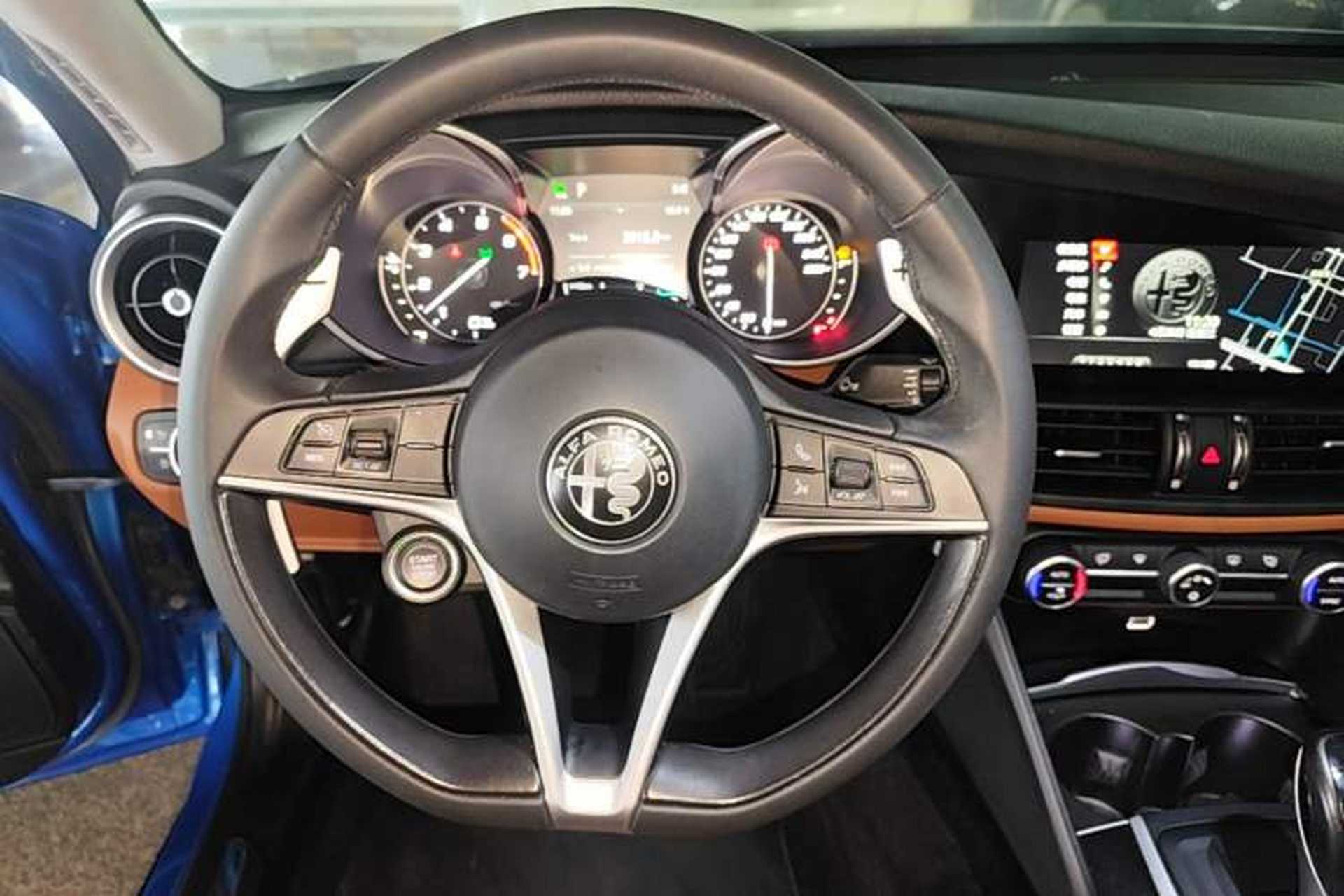 Used Alfa Romeo Giulia 2017 2.0T 280HP Luxury Edition Steering Wheel