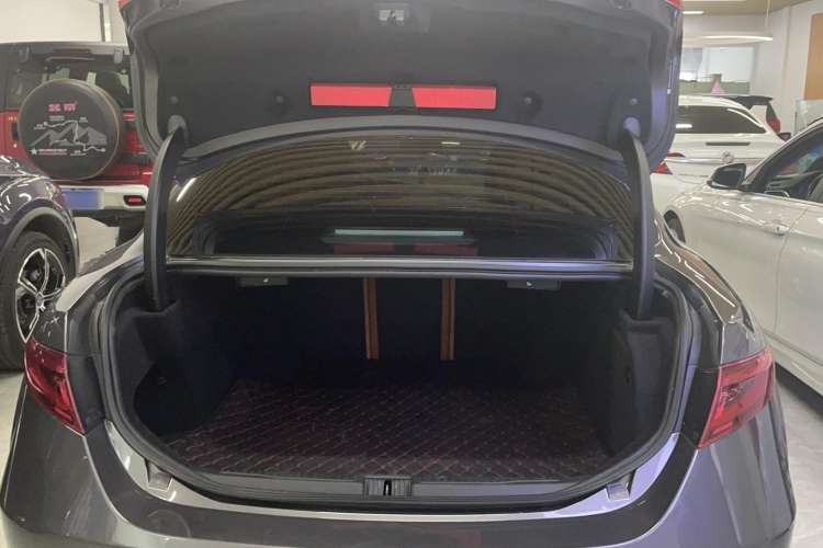 Used Alfa Romeo Giulia 2017 2.0T 200HP Luxury Edition Trunk