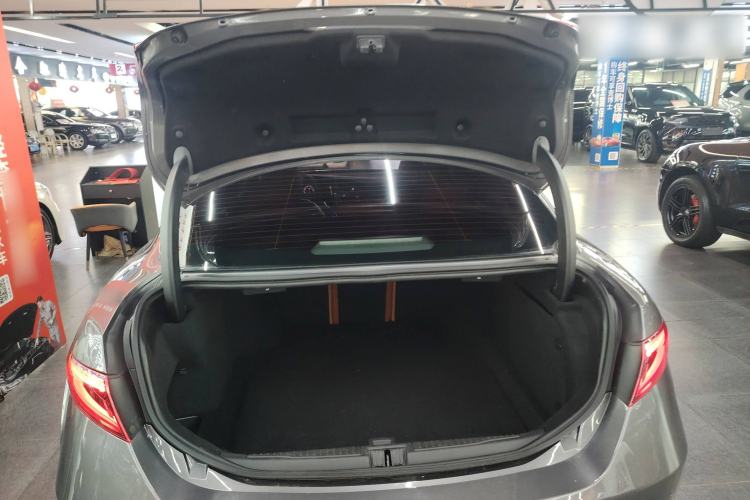 Used Alfa Romeo Giulia 2017 2.0T 200HP Luxury Edition Trunk