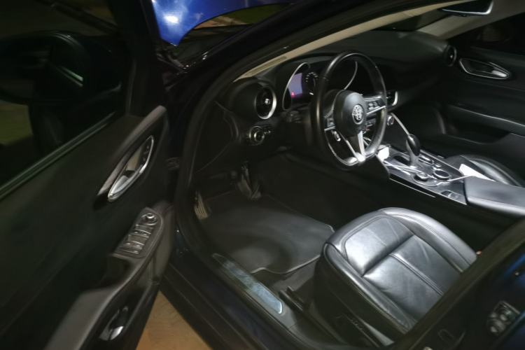 Used Alfa Romeo Giulia 2017 2.0T 200HP Luxury Edition Driver Seat
