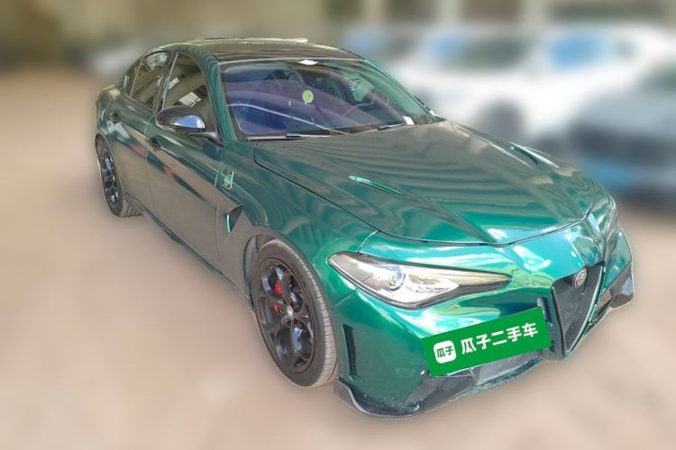 Used Alfa Romeo Giulia 2017 2.0T 280HP Luxury Edition Front Right 45 Deg