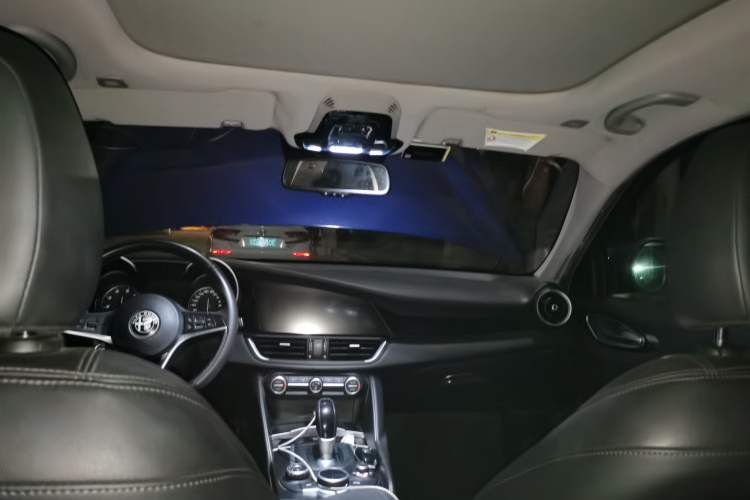 Used Alfa Romeo Giulia 2017 2.0T 200HP Luxury Edition Headliner