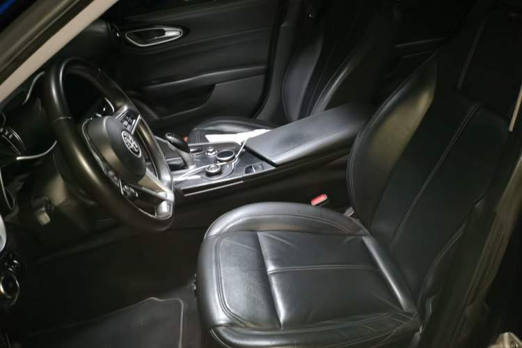 Used Alfa Romeo Giulia 2017 2.0T 200HP Luxury Edition Left Front Seat