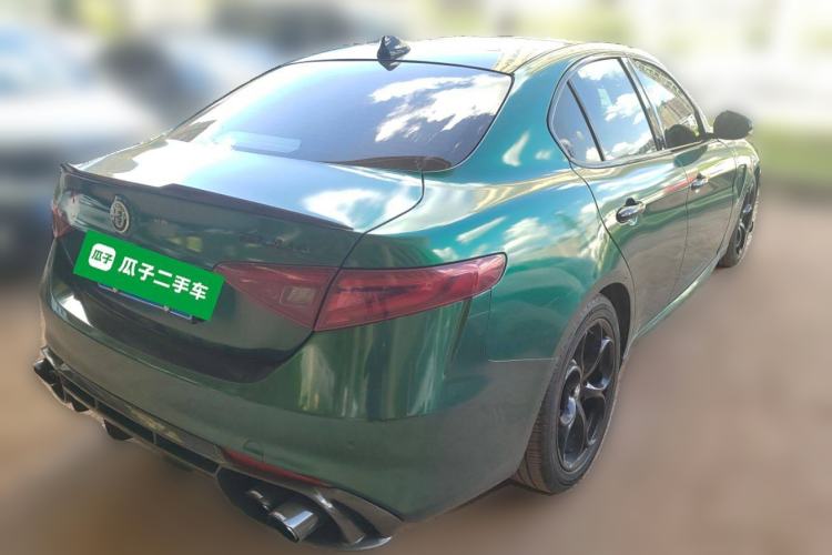 Used Alfa Romeo Giulia 2017 2.0T 280HP Luxury Edition Rear Right 45 Deg