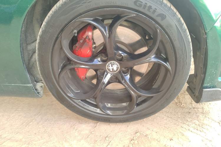 Used Alfa Romeo Giulia 2017 2.0T 280HP Luxury Edition Right Front Wheel Hub