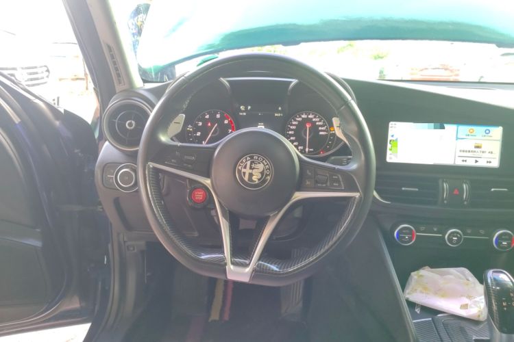 Used Alfa Romeo Giulia 2017 2.0T 280HP Luxury Edition Steering Wheel