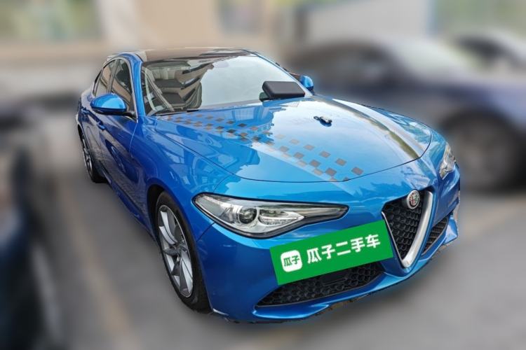 Used Alfa Romeo Giulia 2017 2.0T 200HP Luxury Edition Front Right 45 Deg
