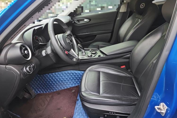 Used Alfa Romeo Giulia 2017 2.0T 200HP Luxury Edition Left Front Seat