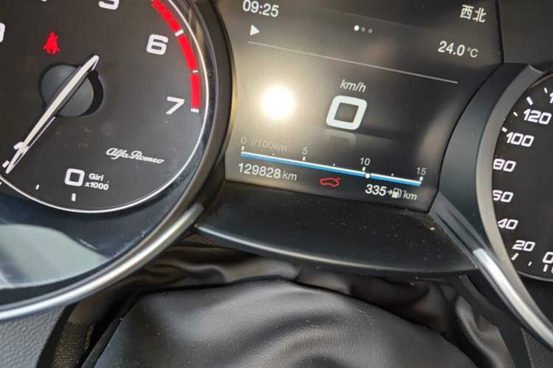 Used Alfa Romeo Giulia 2017 2.0T 200HP Luxury Edition Odometer Close Up