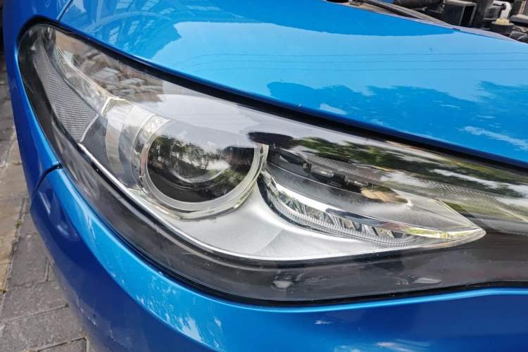 Used Alfa Romeo Giulia 2017 2.0T 200HP Luxury Edition Right Front Headlight