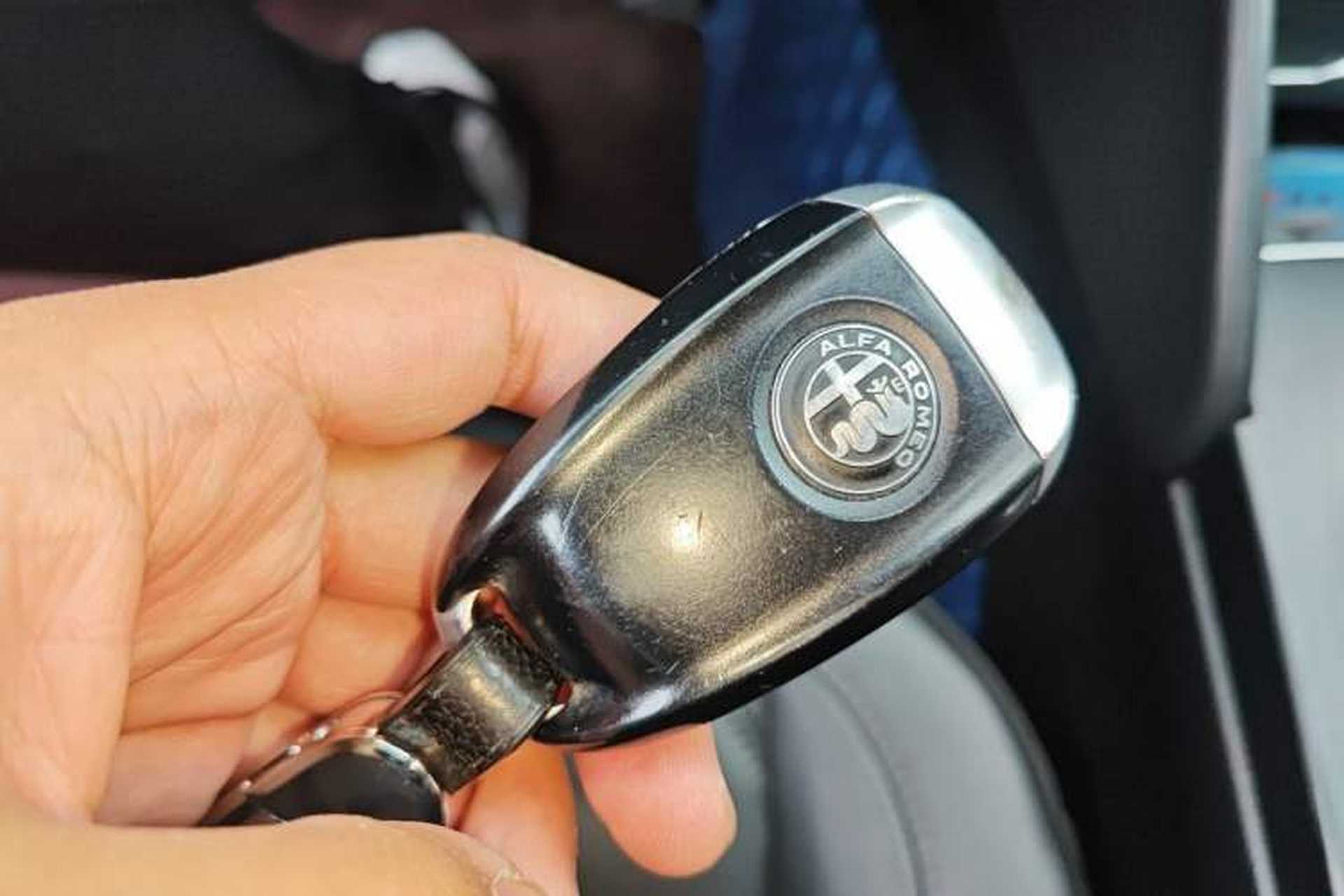 Used Alfa Romeo Giulia 2017 2.0T 200HP Luxury Edition Vehicle Key