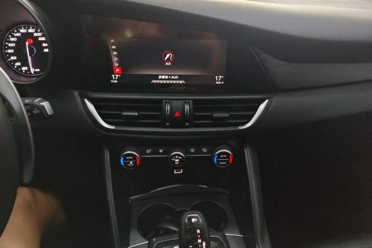 Used Alfa Romeo Giulia 2017 2.0T 280HP Luxury Edition Audio And AC Panel