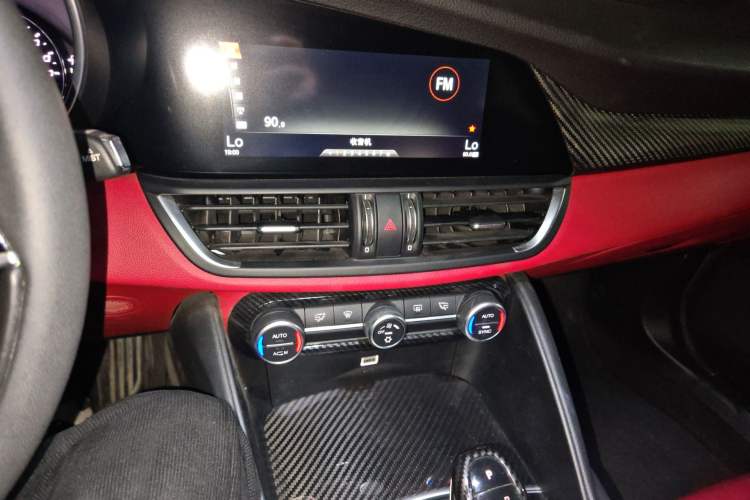 Used Alfa Romeo Giulia 2017 2.0T 200HP Luxury Edition Audio And AC Panel