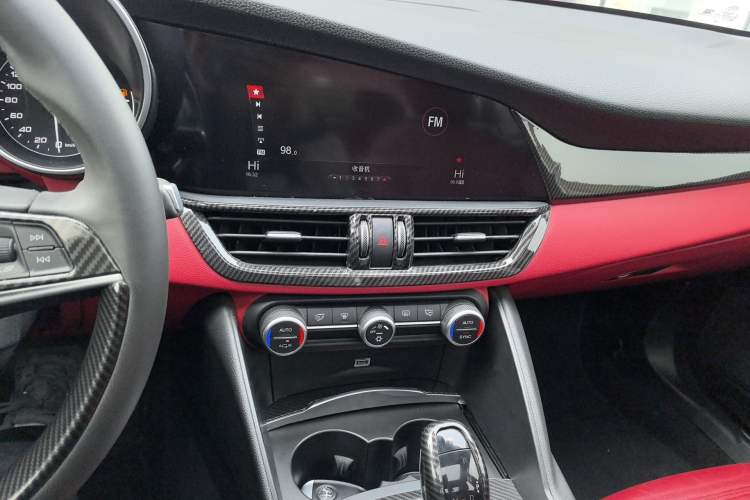 Used Alfa Romeo Giulia 2017 2.0T 200HP Luxury Edition Audio And AC Panel