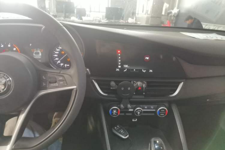 Used Alfa Romeo Giulia 2017 2.0T 200HP Elite Edition Audio And AC Panel