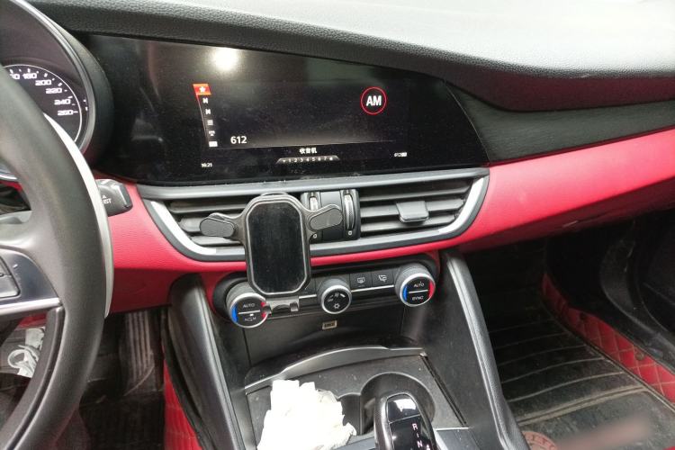 Used Alfa Romeo Giulia 2017 2.0T 280HP Luxury Edition Audio And AC Panel
