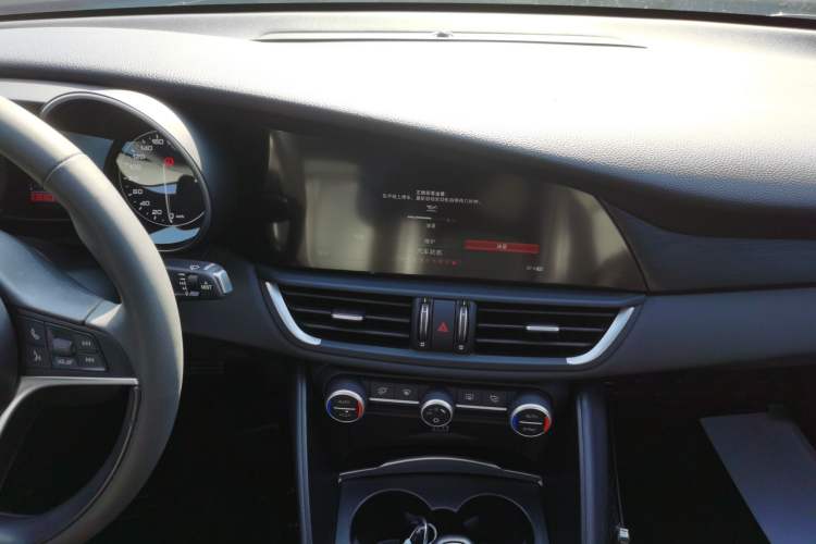 Used Alfa Romeo Giulia 2017 2.0T 200HP Luxury Edition Audio And AC Panel